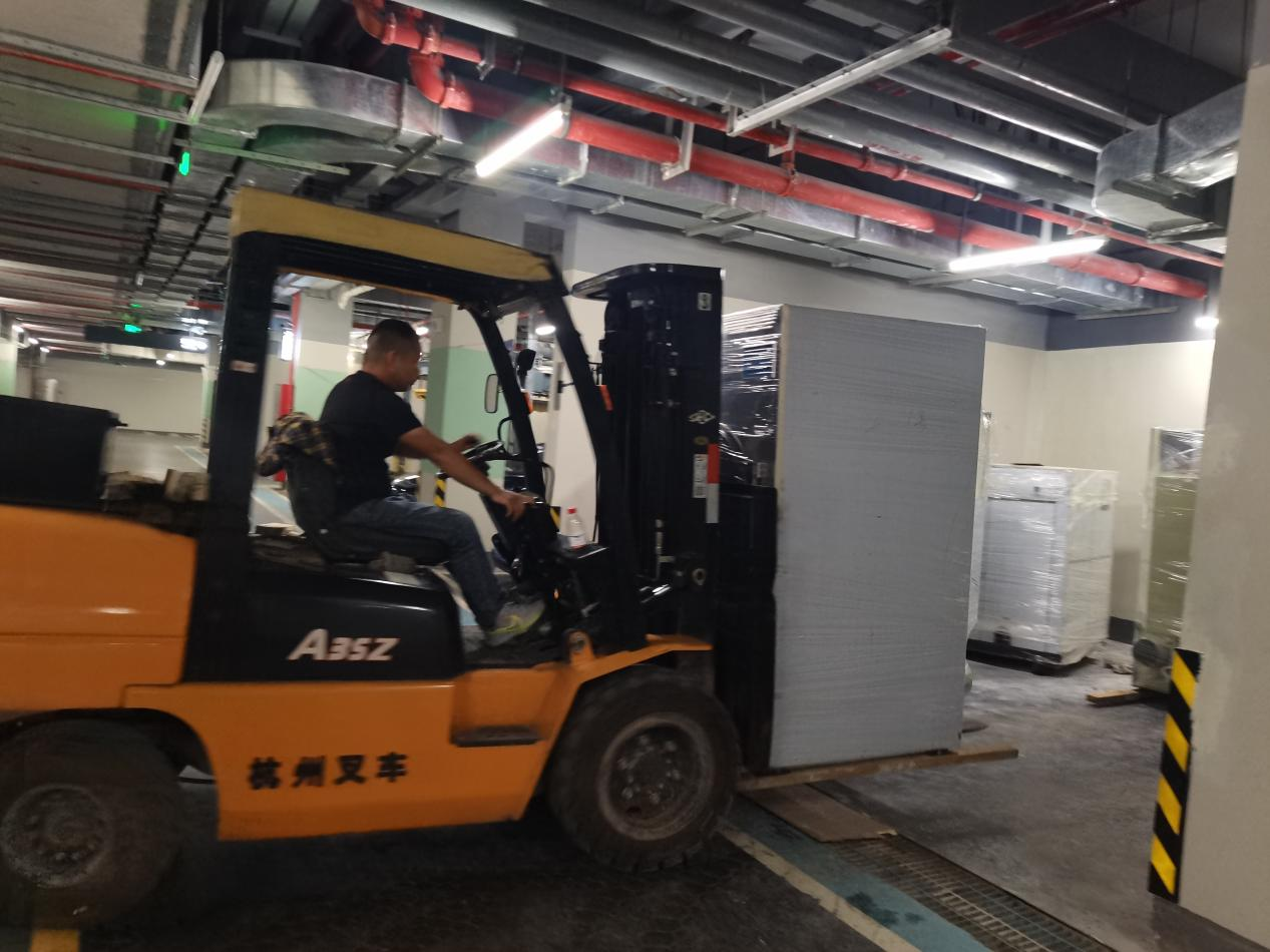 投資只需一次，小型干洗店老板用上這款懸浮式工業(yè)用洗衣機(jī)后笑出聲