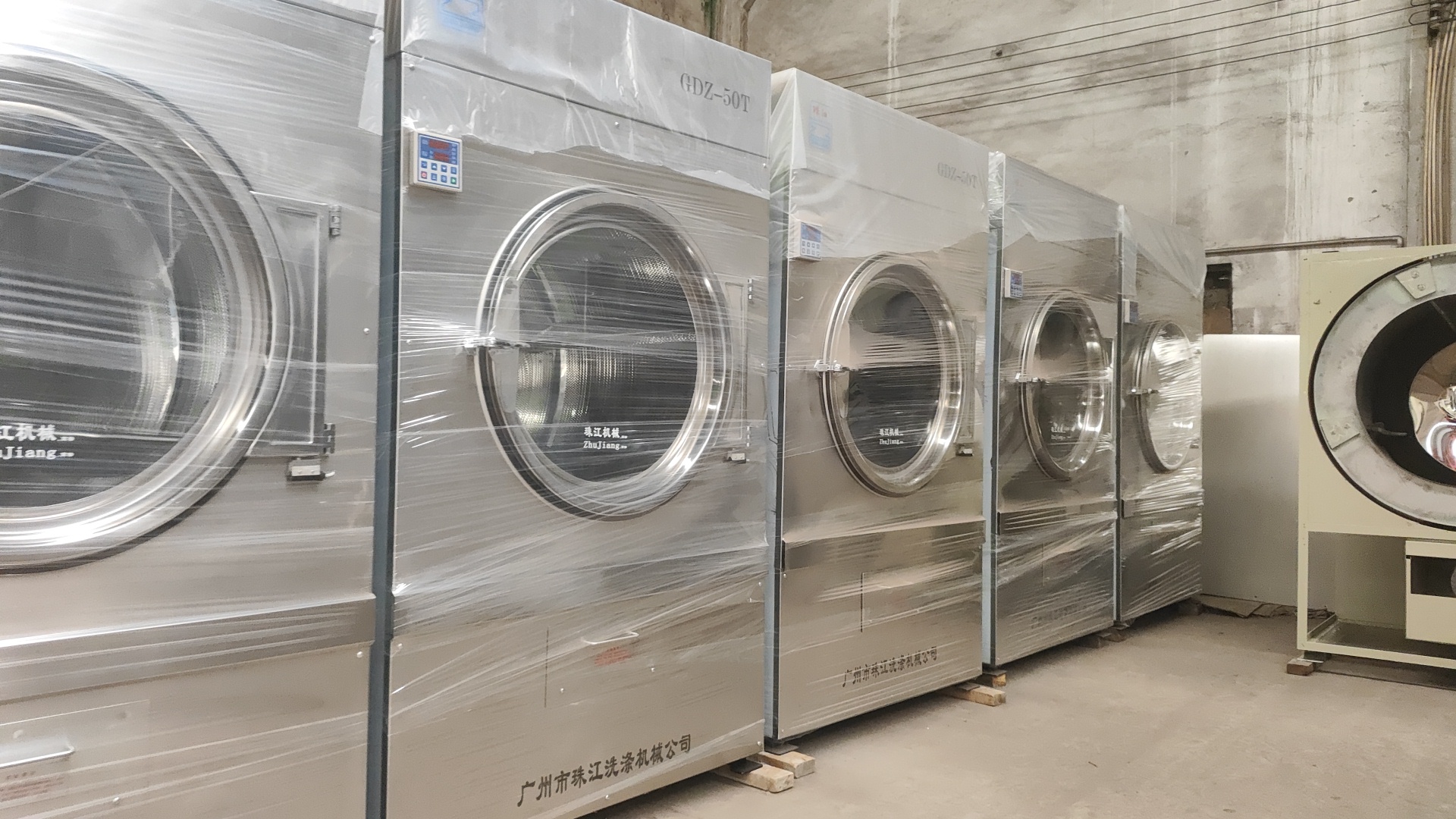 
私立學(xué)校和百強(qiáng)企業(yè)選擇工業(yè)級洗衣機(jī)的共同標(biāo)準(zhǔn)：珠江洗滌如何獲得信賴？
