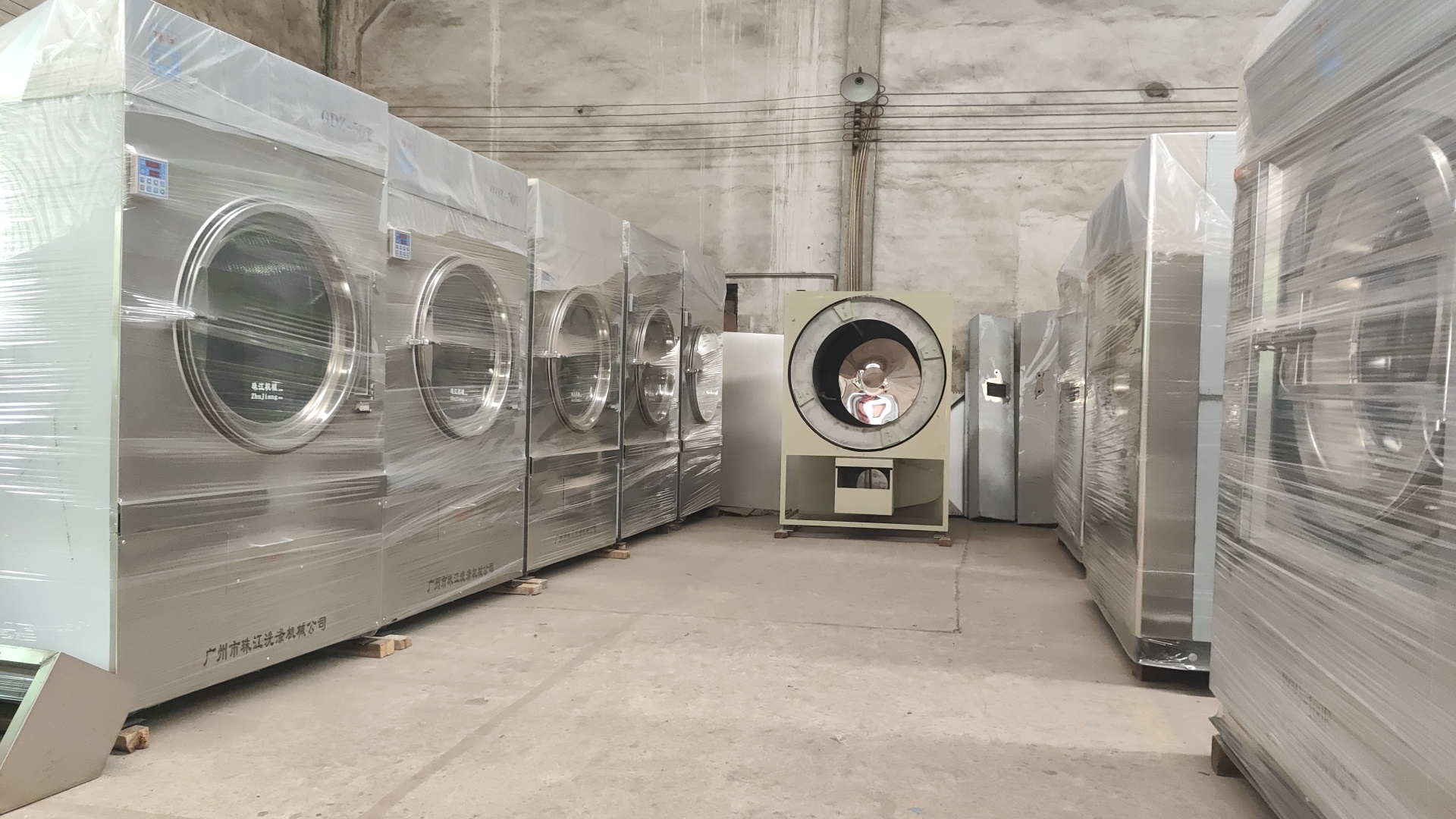 
大型餐館洗衣房工業(yè)洗衣機(jī)怎么選？看珠江洗滌如何贏得百家知名企業(yè)青睞
